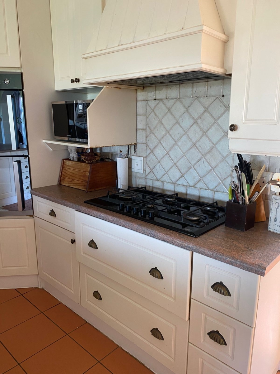 5 Bedroom Property for Sale in Seafield Eastern Cape